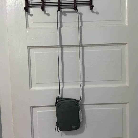 Lululemon Grey Eucalyptus Easy Access Cross Body Bag - Picture 2 of 8